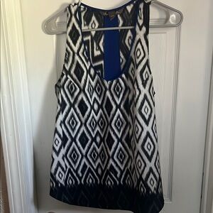 Black and White Sleeveless Graphic Tank Top with Cut Out